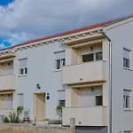 Leko דירה *