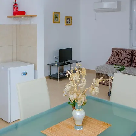 Leko アパート オレビック