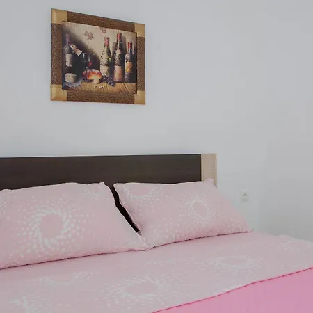 Leko Apartment *